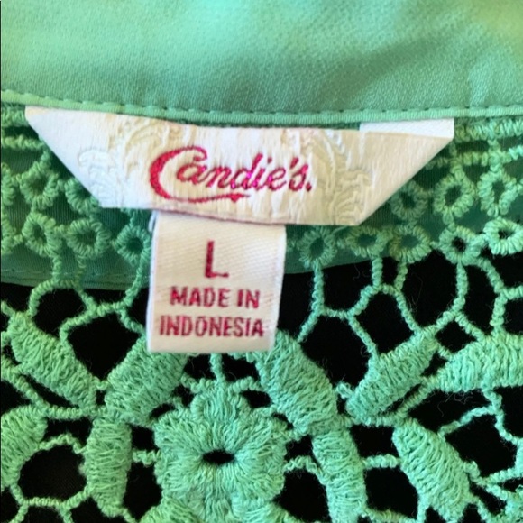 Pretty mint green light and airy button down top - Picture 4 of 6